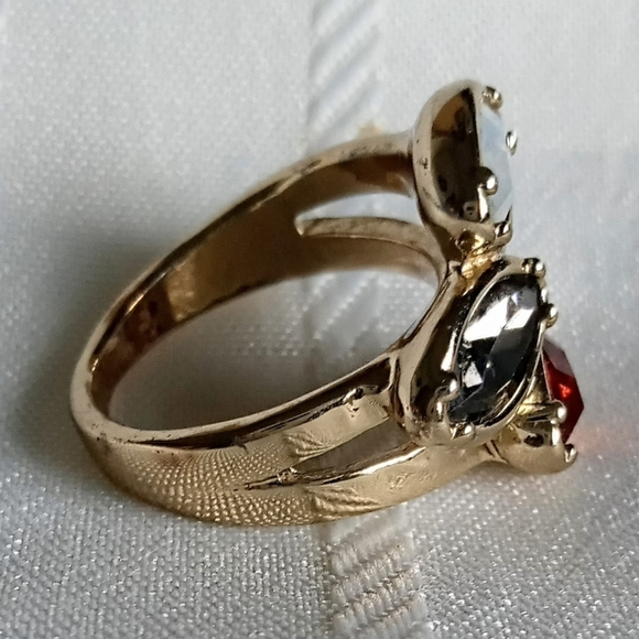 Elegant Chicos Gold Tone and Gemstone Ring - Size 6 - NWOT - Picture 7 of 7